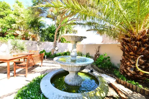 Secret Garden Guesthouse Hotels in Bloubergstrand
