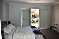 Griffith Prestige Apartments - balcony