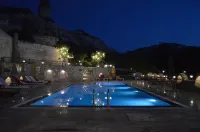 Grand Elite Cave Suites - piscina