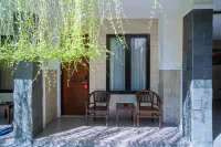 RedDoorz Plus Syariah @ Jalan Dokter Wahidin Bojonegoro Các khách sạn ở Bojonegoro Sub-District