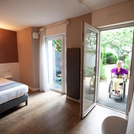 Hotel de Paris Montparnasse Отели рядом с достопримечательностью «Матиньонский дворец»