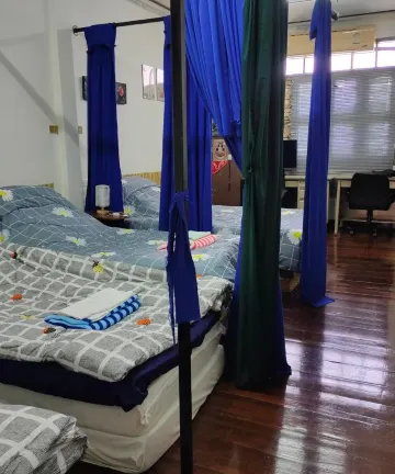 ห้องพักรวมชายหญิงแบบ 4 เตียง