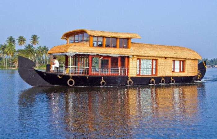 Upper Deck Houseboats