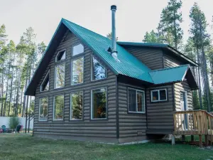Elk Street Retreat - Private Home Near Glacier Park, Pet Friendly!