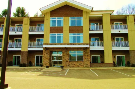 Crystal Springs Inn and Suites Отели в г. Брадфорд Каунти