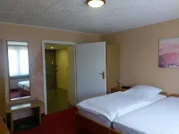 Landgasthaus Zur Linde Hotels in Uslar