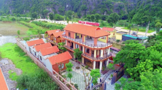 潭科亞曼達別墅飯店 泰國六寺（Thai Vi Temple）附近的飯店