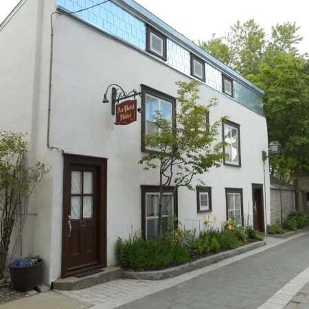 Au Petit Hôtel Отели рядом с достопримечательностью «Центр Morrin»