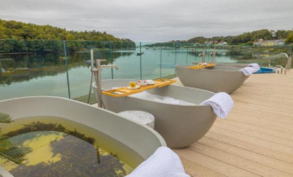 Ice House Hotel - Housity