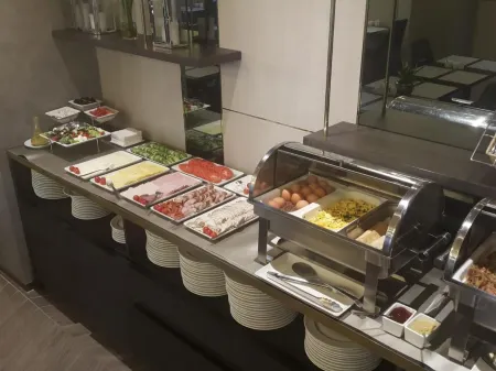 K4 Aparthotel KRAKÓW Отели рядом с достопримечательностью «Фабрика эмали Оскара Шиндлера»