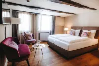 Hotel Zum Heidkrug & Café Lil Hotels in Luneburg