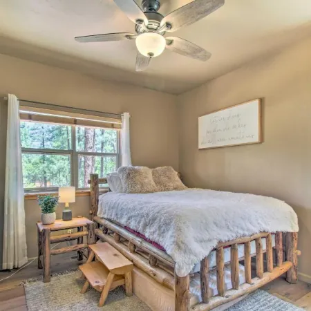Wooded Hideaway! Spacious Show Low Log Cabin