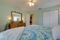 Canal-Front Retreat in Crystal River! -  Privatzimmer