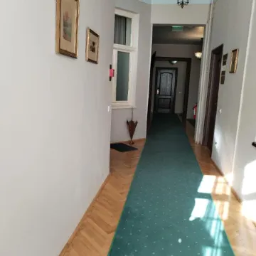 Casa Gotica Residence Отели рядом с достопримечательностью «Аквапарк Paradisul Acvatic»