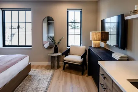 The Dylin Отели рядом с достопримечательностью «Аллайант Энерджи Сентер»