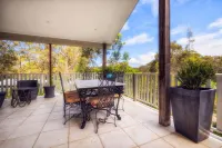 The Lake Palace Hotels in Lake Munmorah