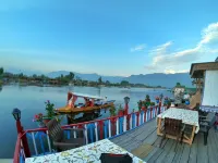 Chicago Group of Houseboats