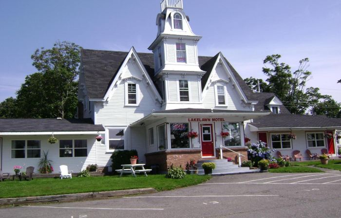 Lakelawn B&B and Motel