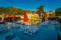 Sunshine Holiday Resort - parking