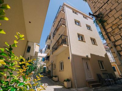 Apartments Center One Minute from the Beach