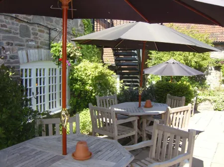 The Carpenters Arms Отели в г. Бишоп Саттон