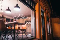 Ultra Premium Apartments - bar