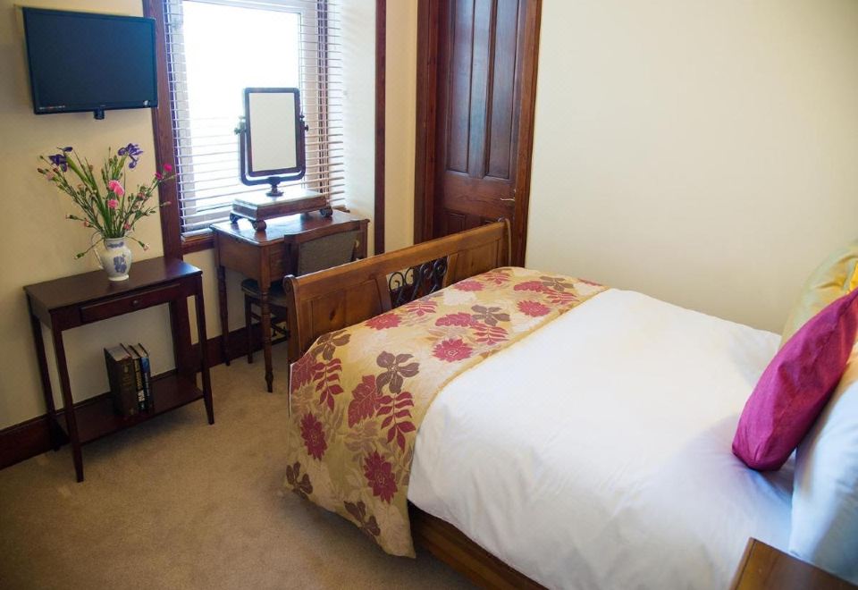 3. 탈리 아예르..