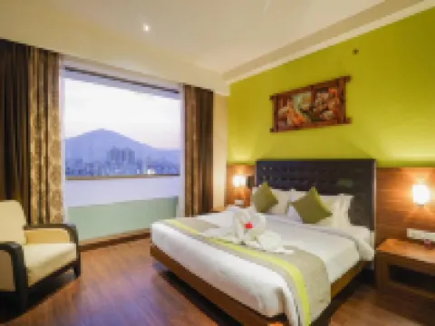 โรงแรมบายค์ ซูราจ พลาซา เวจ โรงแรม, ธานี โรงแรมในธาเน