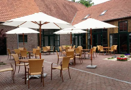 Lindenhof Gästehaus & Hofcafe Отели в г. Эммерих-на-Рейне