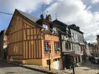 La Maison de Pierre et Valérie Saint Catherine Hotel a 