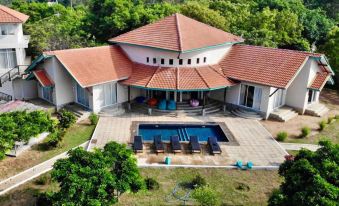 The Beach House by Kay Jay Hotels