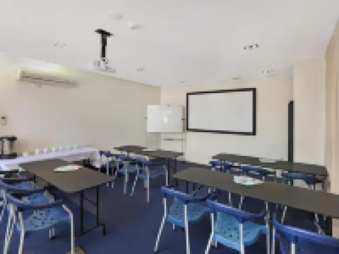 Aqualine Apartments on the Broadwater Hotels in Southport