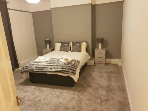 Birtley's Amethyst 3 Bedroom Apt Sleeps 6 Guest Hotels in Washington
