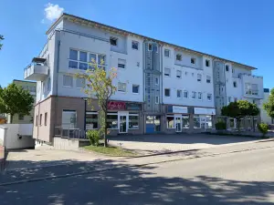 3 Zimmer Apartment in S-Bahn Nähe, 76 qm, Max 5 Pers, 30qm Dachterasse, Garage, Internet 1000 MBit