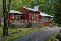 Trail House by AvantStay Walk to Creek Deck Hotels near Dollar General