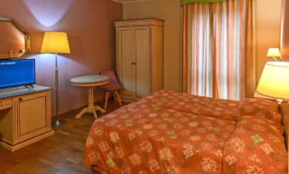 Isola Bella Apartments - Via Villa 28 - Housity