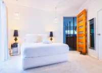 The Lake Palace Hotels in Lake Munmorah