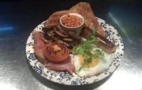 Trewern Arms Hotel Hotel di Newport