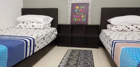 Fahaz Lumut Homestay