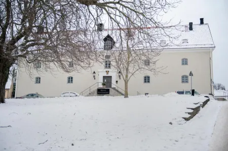 Hotell Slottsbacken Отели в г. Готланд