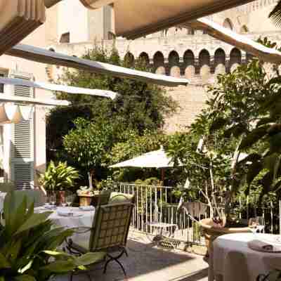Hôtel La Mirande Hotel Exterior
