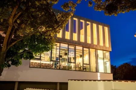 Schwan Und Post Business Quarters