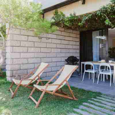 11 Holiday Homes Hotel Exterior