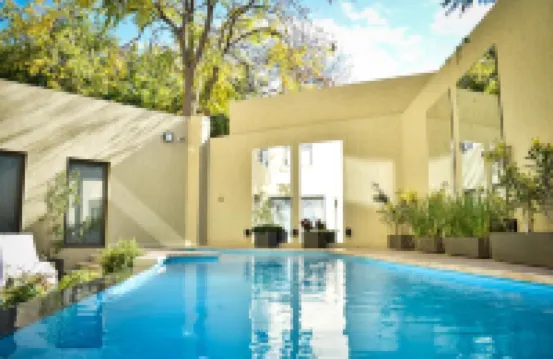 門多查城市福恩特馬約爾酒店