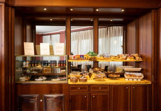 2. 호텔 맥심 페스..