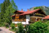 Aparthotel Weinklause Superior Hotels in Oberstdorf