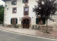 Apartamentos de Montaña Mendiola - Casa Ferran-Casa Karrikaburu Hôtels à : Arizkun