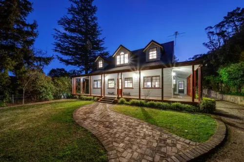 Whispering Pines Cottages Hotels in Wentworth Falls
