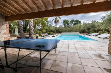 Gîtes du Castell de Blés Отели в г. Ларок-Дез-Альбер