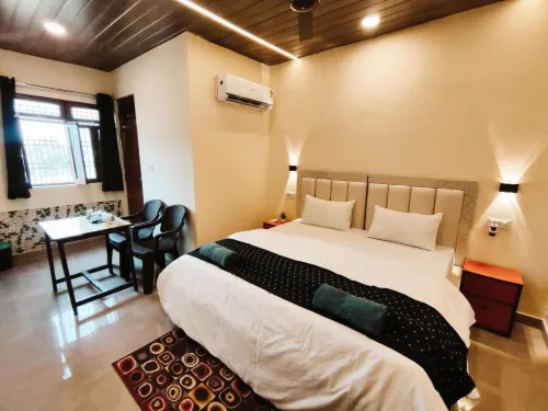 Sunrise Homestay Agra-Rooftop View Taj Mahal Hotels in Dharera